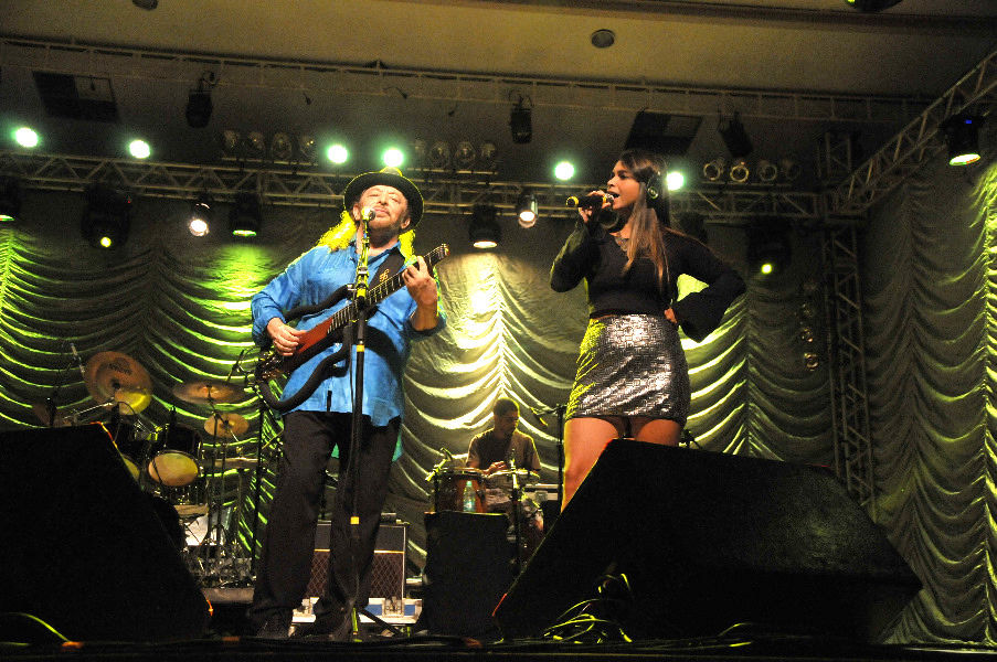 Geraldo Azevedo e a filha Clarice Azevedo