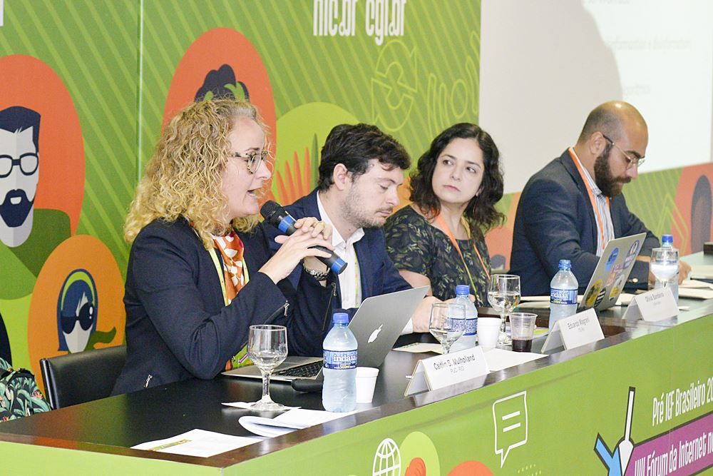 Mesa fake news integrantes