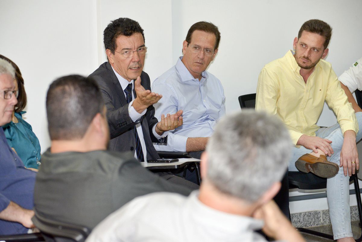 Edward fala a empresários