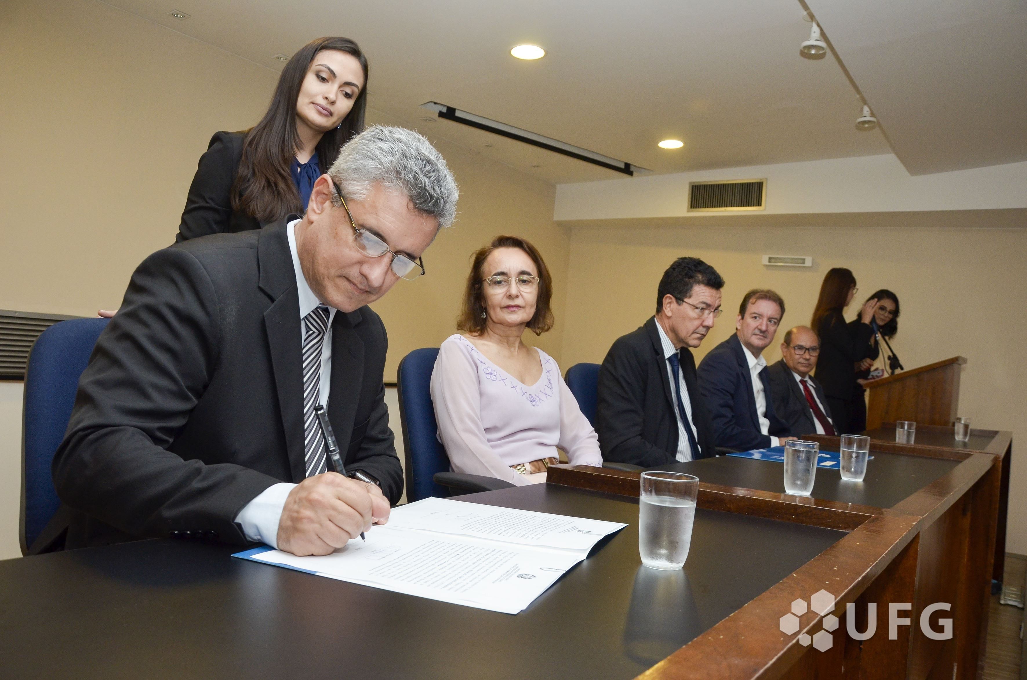 foto-posse-diretoria-emc6