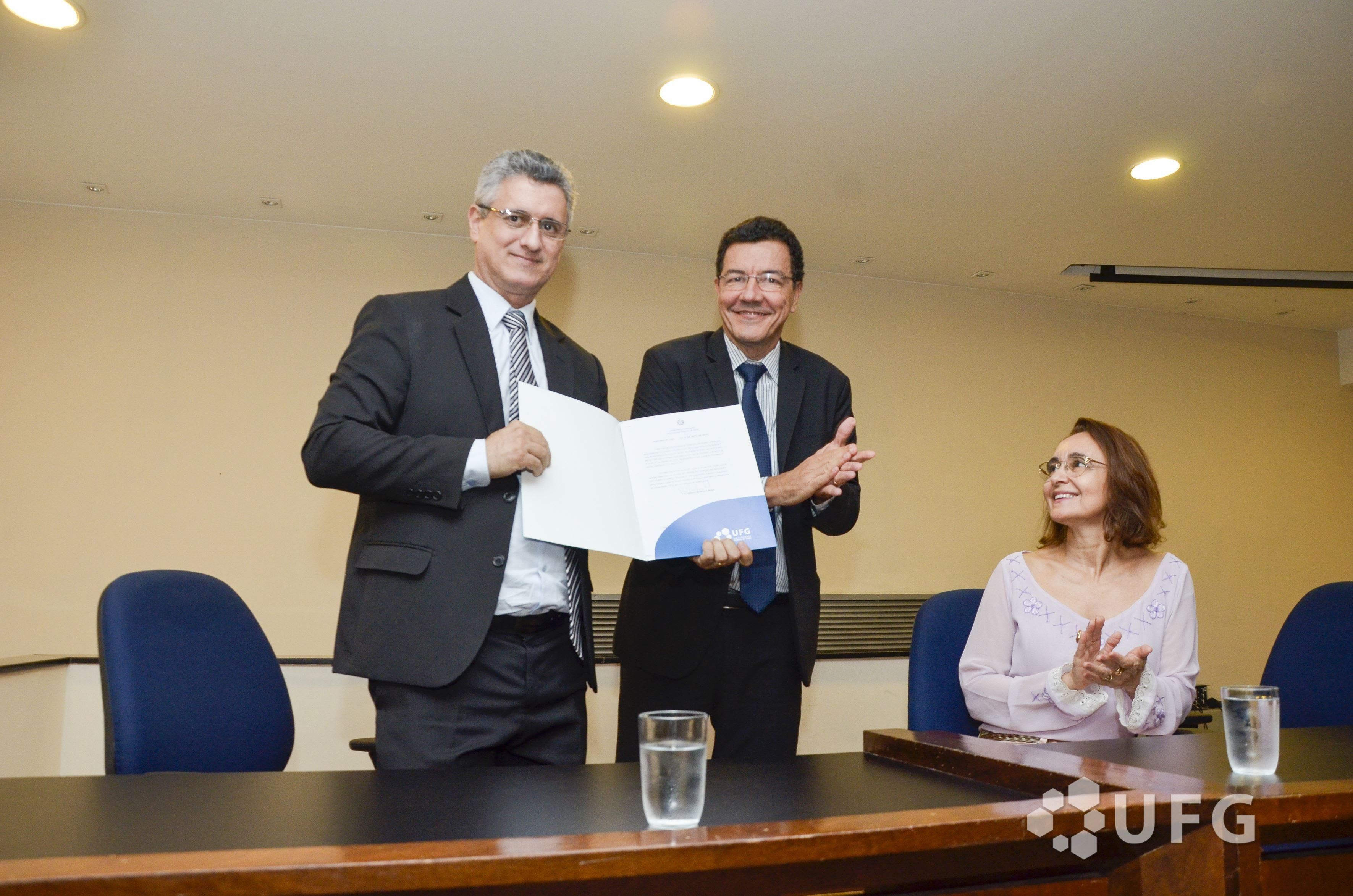 foto-posse-diretoria-emc8