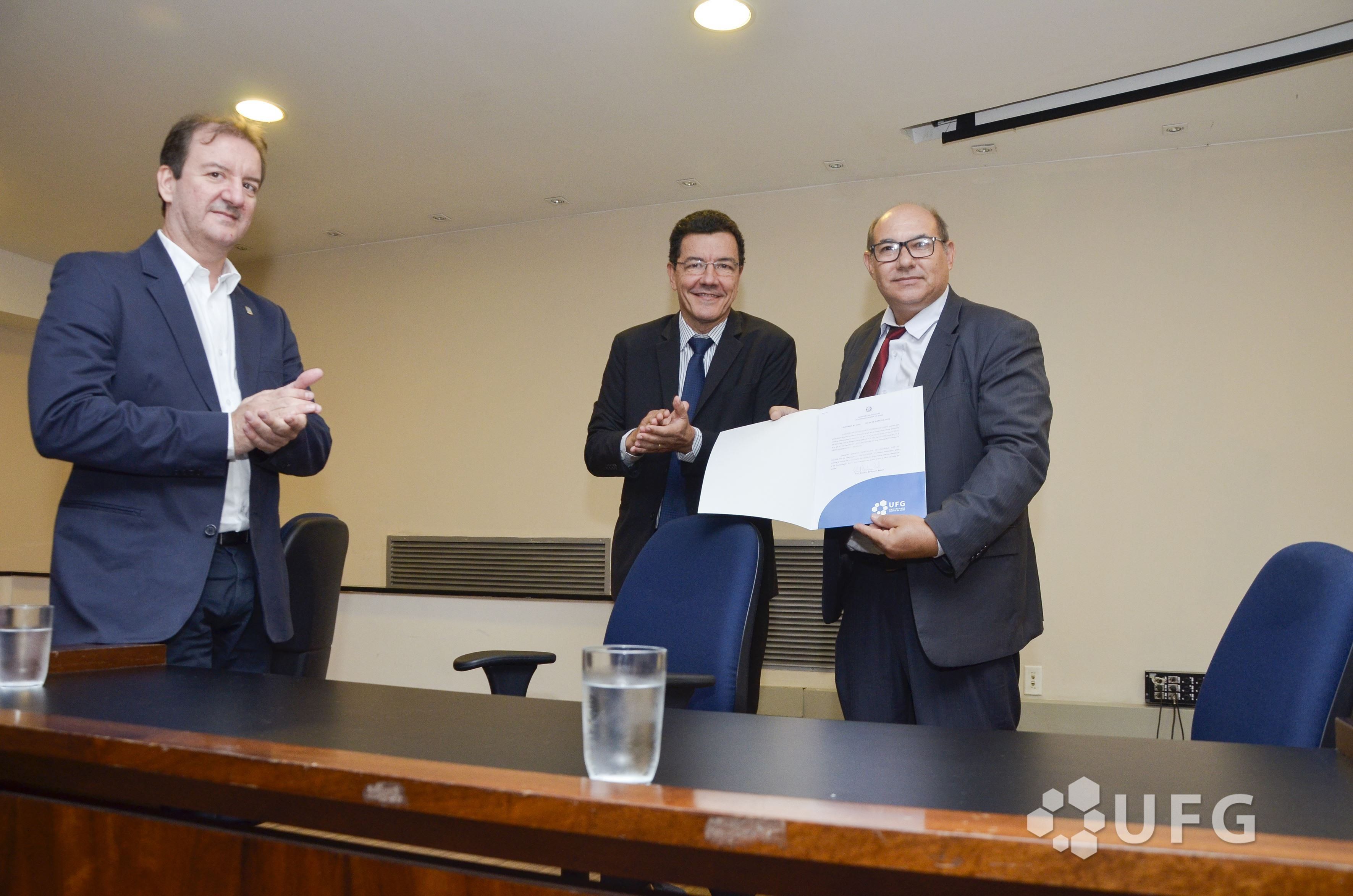 foto-posse-diretoria-emc9