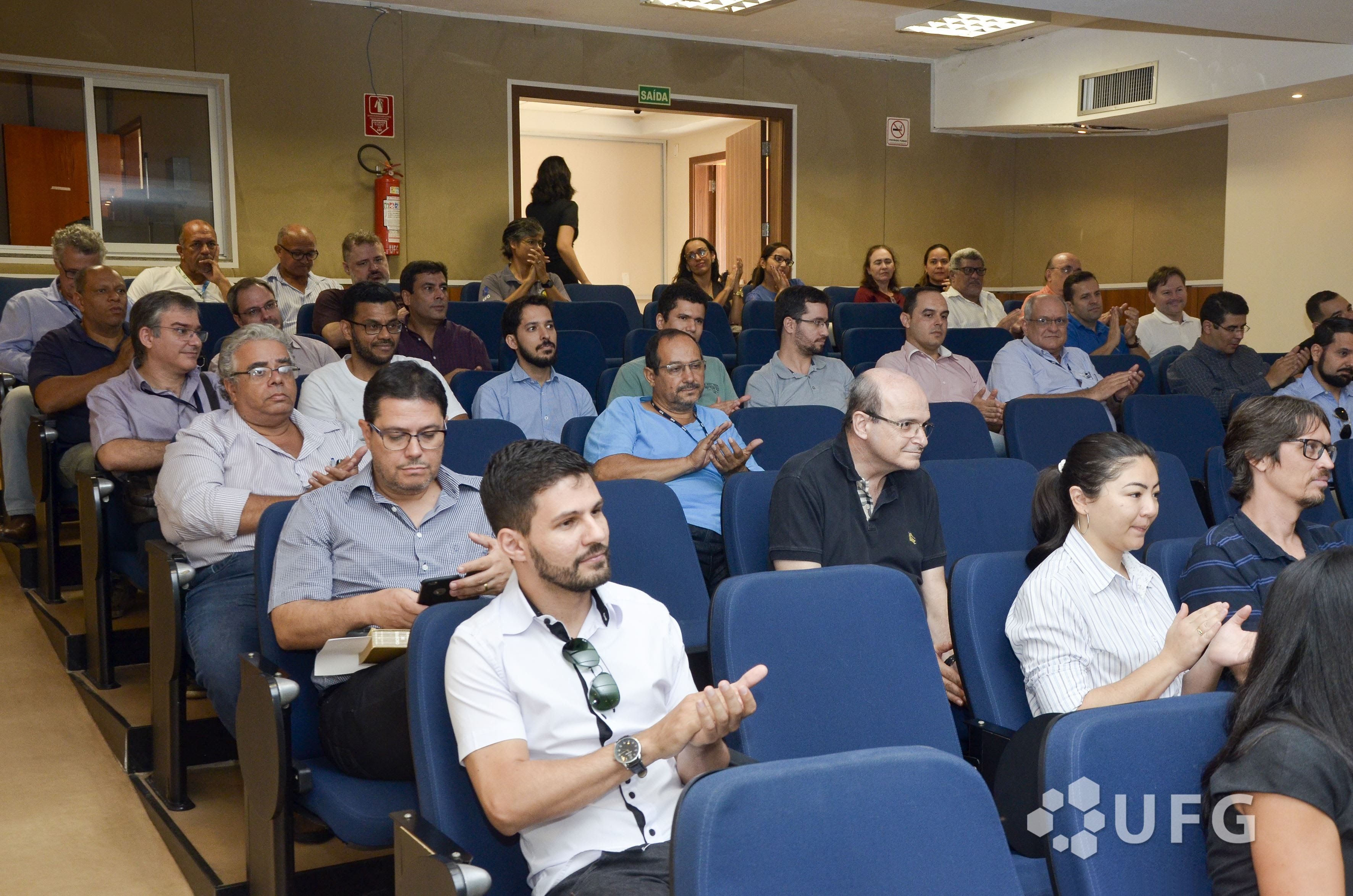 foto-posse-diretoria-emc10