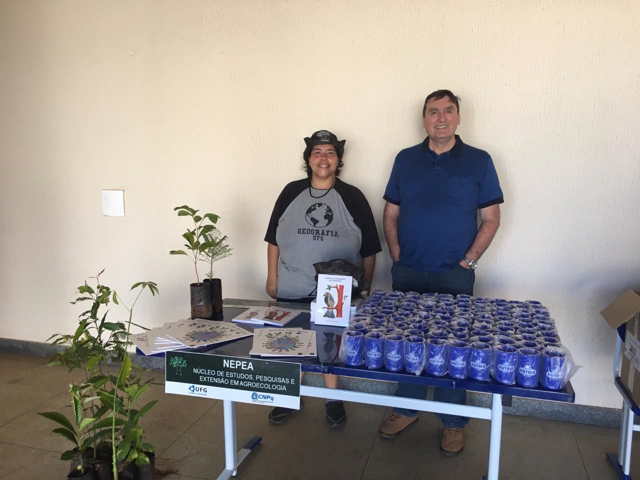 campanha de distribuição das canecas plásticas RU