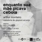 enquanto mae picava cebola