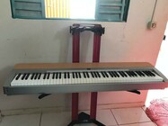 Estudante da Emac recebe doação de piano digital