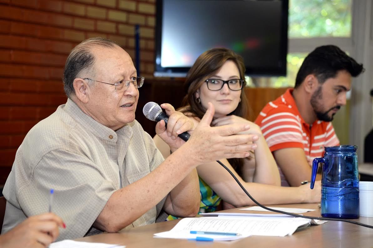 Mesa sobre ataques em Paris