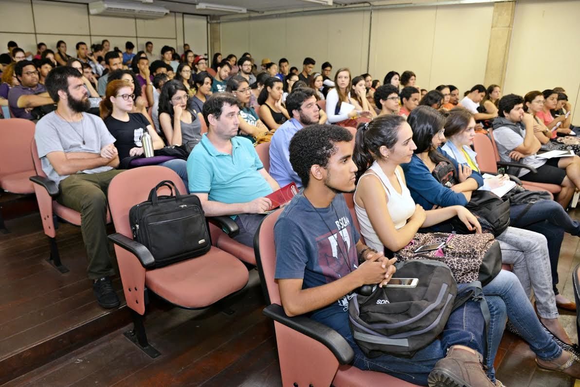 Mesa sobre ataques em Paris