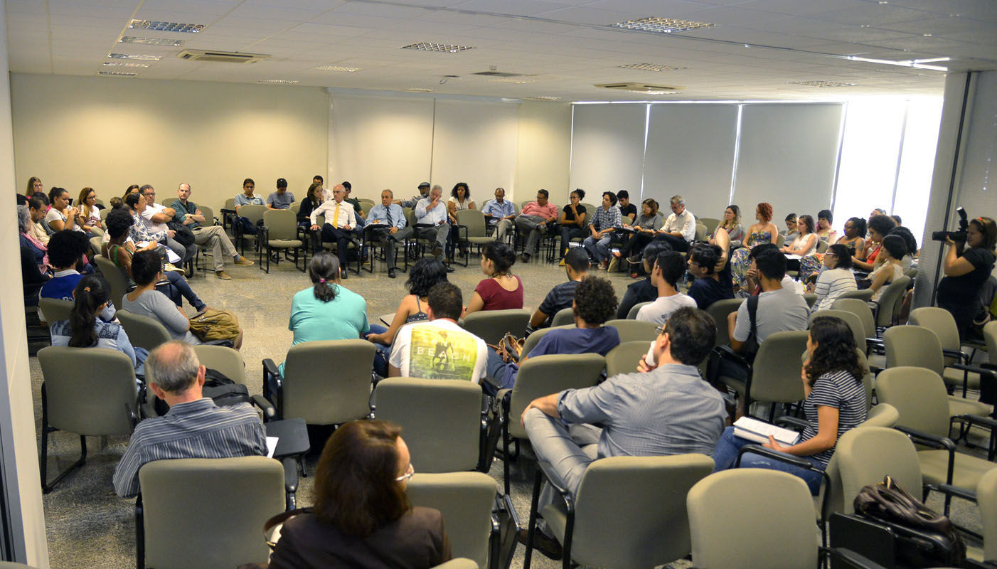 Debate sobre assédio