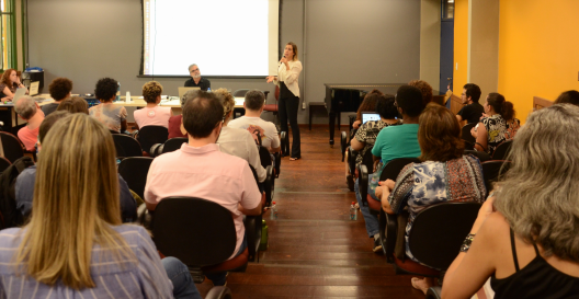  Emac_selo 20 anos_01.png