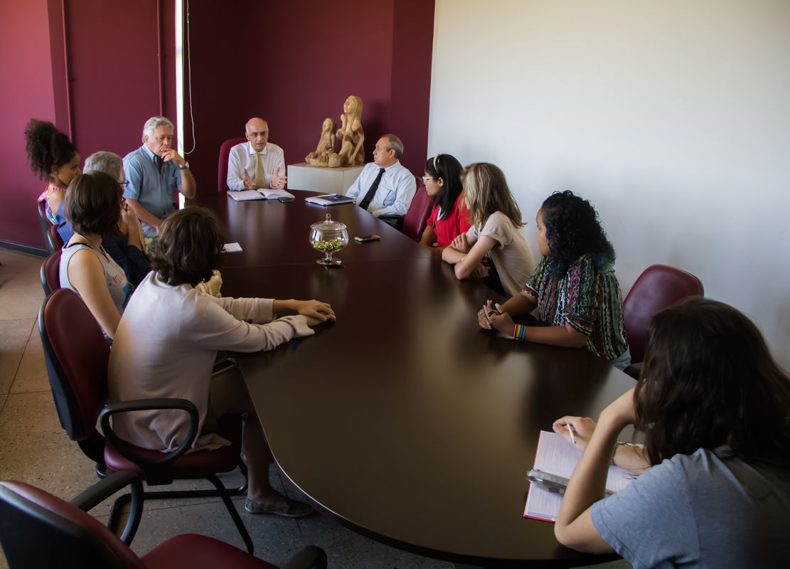 Estudantes apresentam ao reitor propostas de ações para combate à discriminação