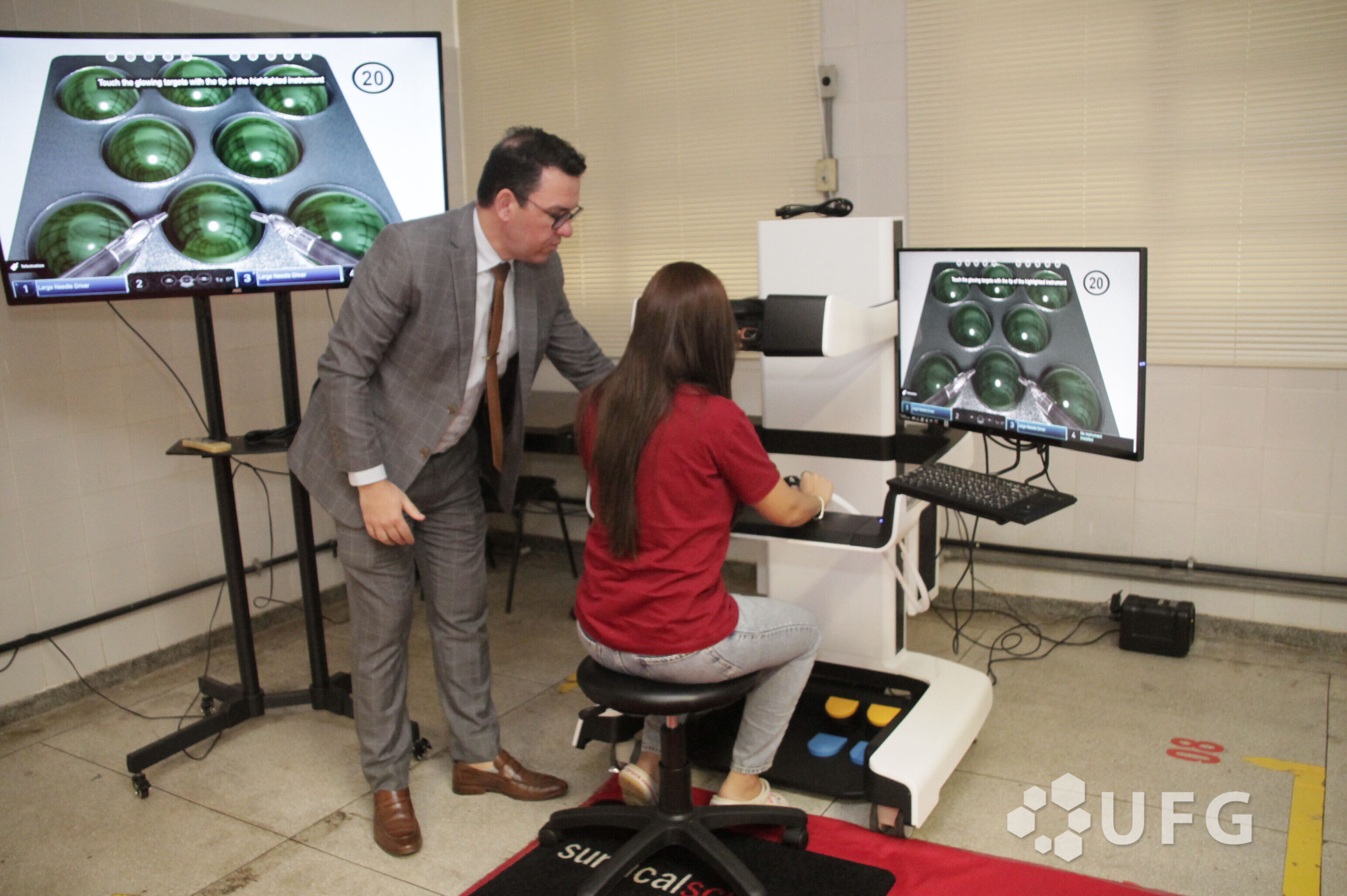 Laboratório_Simulação_Robótica_07_Rodrigo_Pinheiro_e_Nathalia_Ribeiro