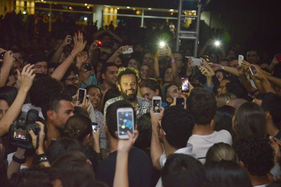 Marcelo Jeneci desce para a plateia