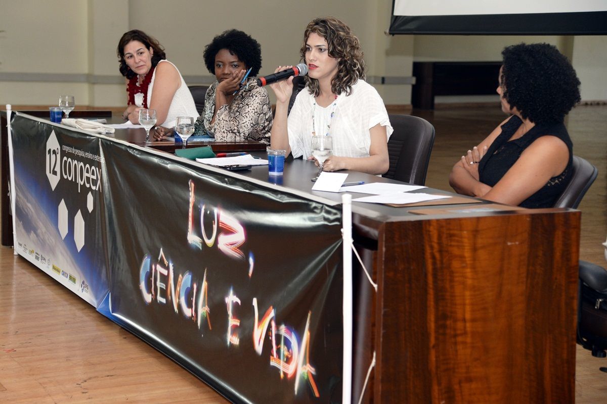 Mesa-redonda A intolerância no Brasil