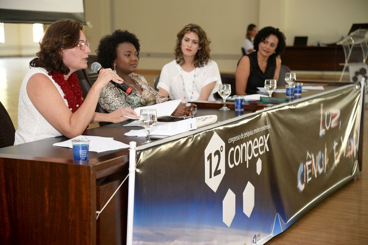 Mesa-redonda A intolerância no Brasil