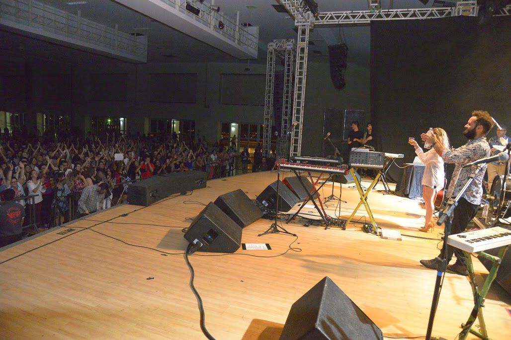 Público fica animado durante todo o show