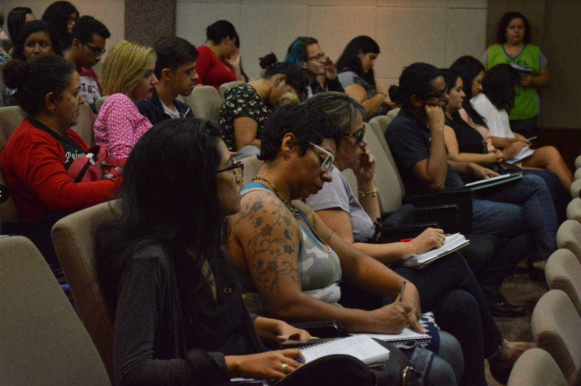 Prevenção ao suicídio_mesa-redonda_03.png