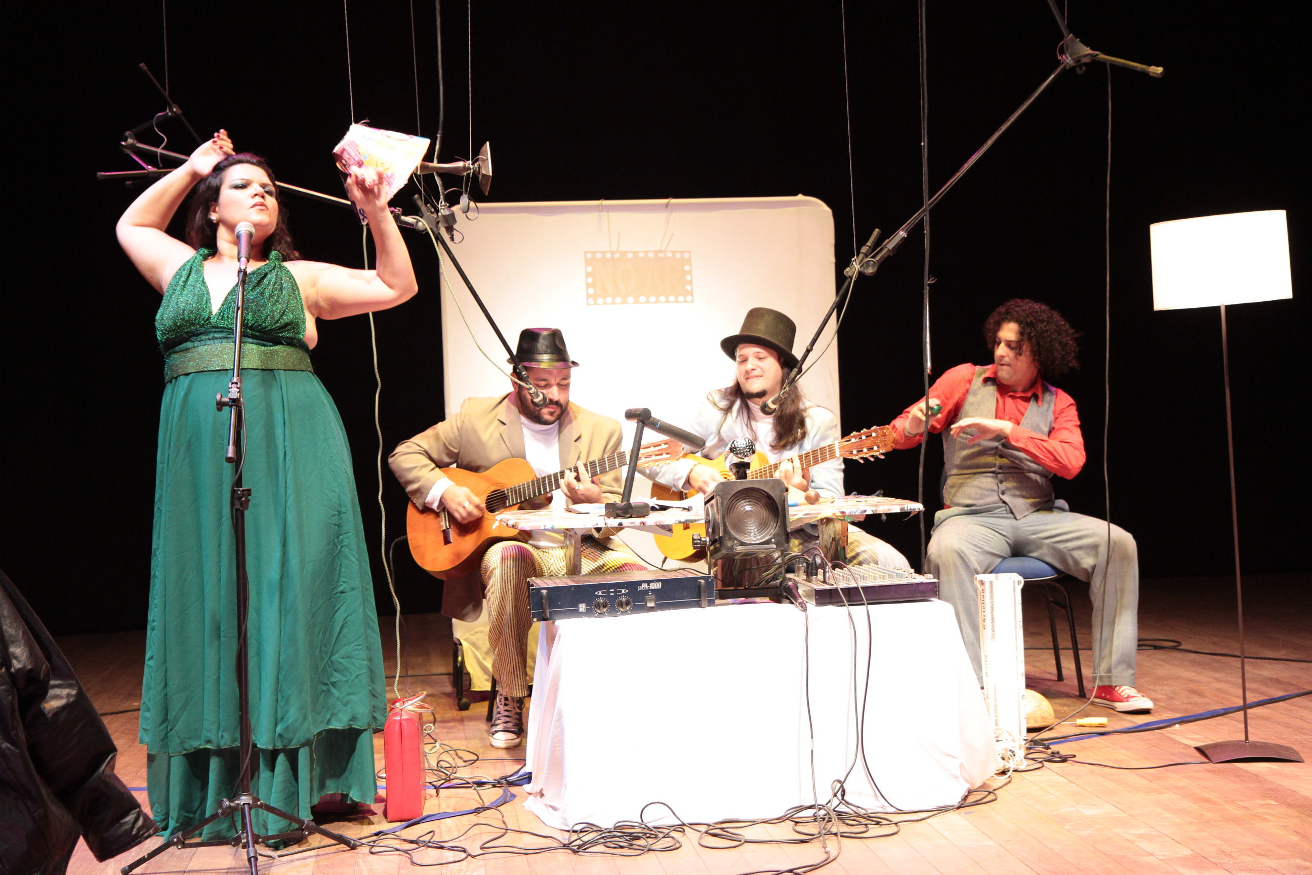 Espet&aacute;culo Rivotrio e a Saga da Vida sem Bula