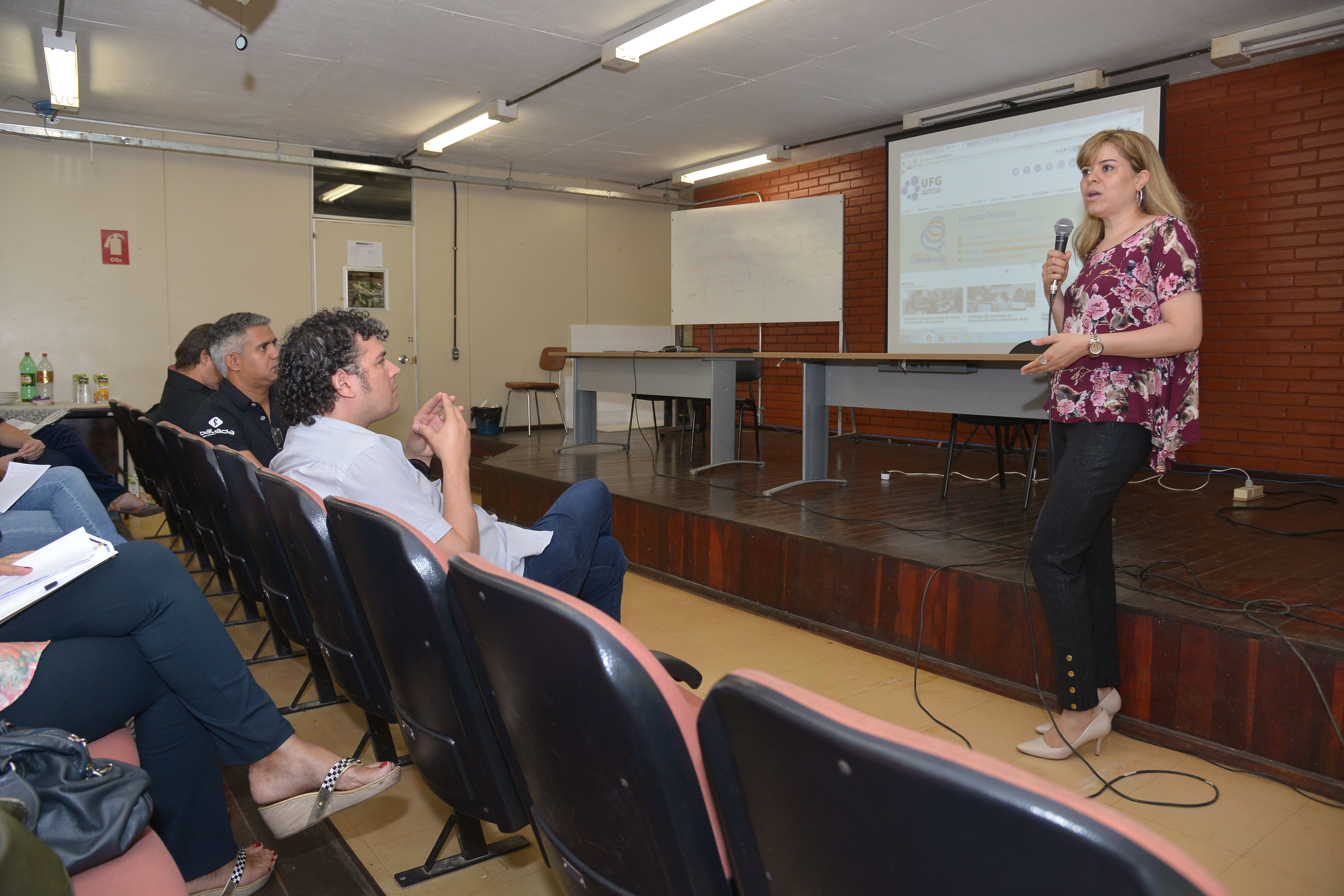 política de comunicação