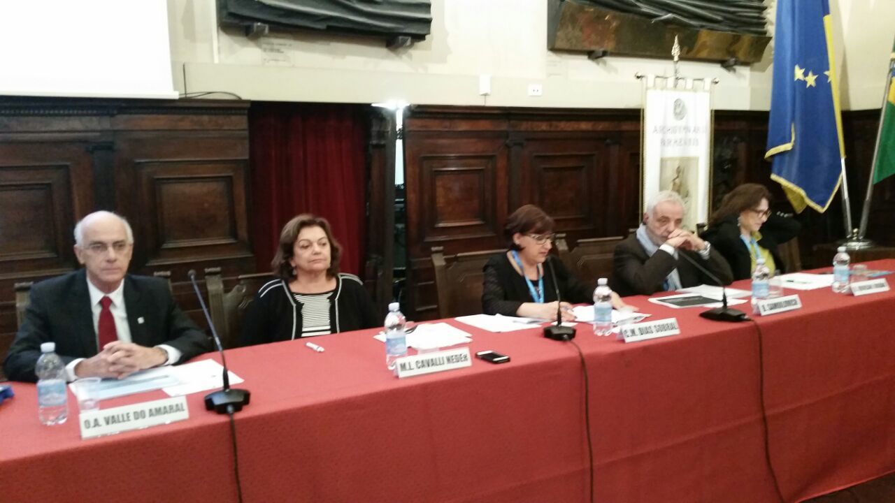 Mesa redonda - Itália