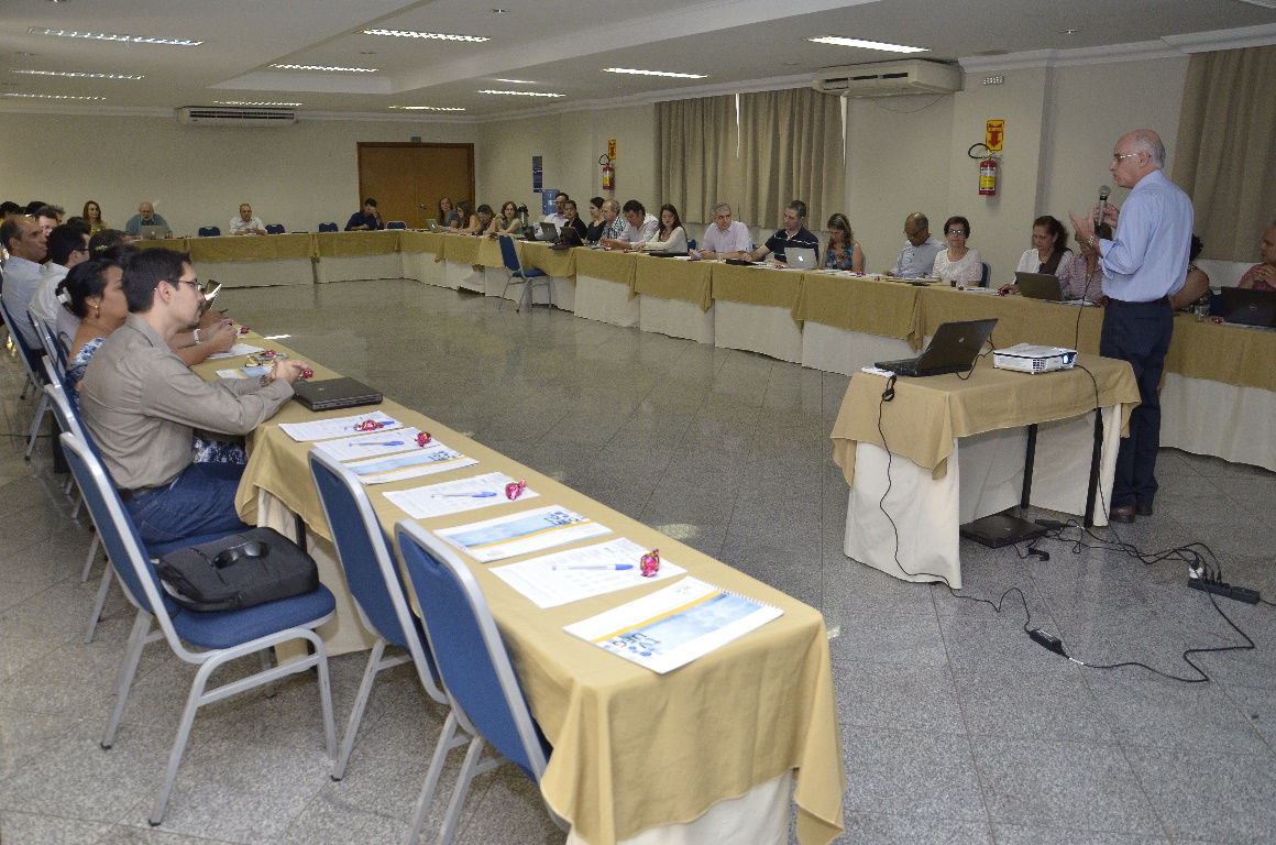 Pró-reitores, coordenadore s e assessores participaram do evento