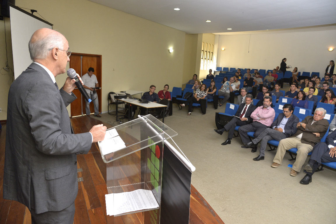 Reitor durante Aula Inaugural do Câmpus Aparecida