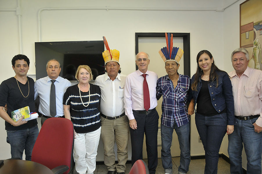 visita de indígenas no gabinete