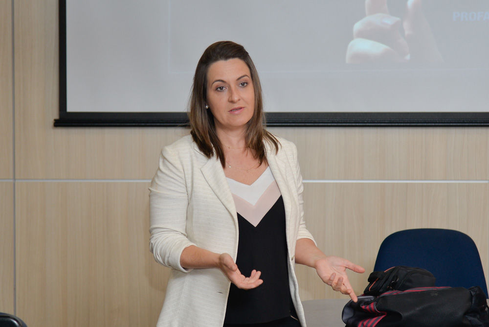 Psicóloga palestra sobre assédio organizacional