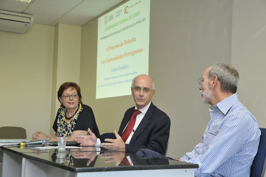 Professora Maria Luisa Cerdeirada, reitor Orlando Amaral e o professor Belmiro Gil Cabrito  falam sobre características do ensino superior do Brasil e de Portugal