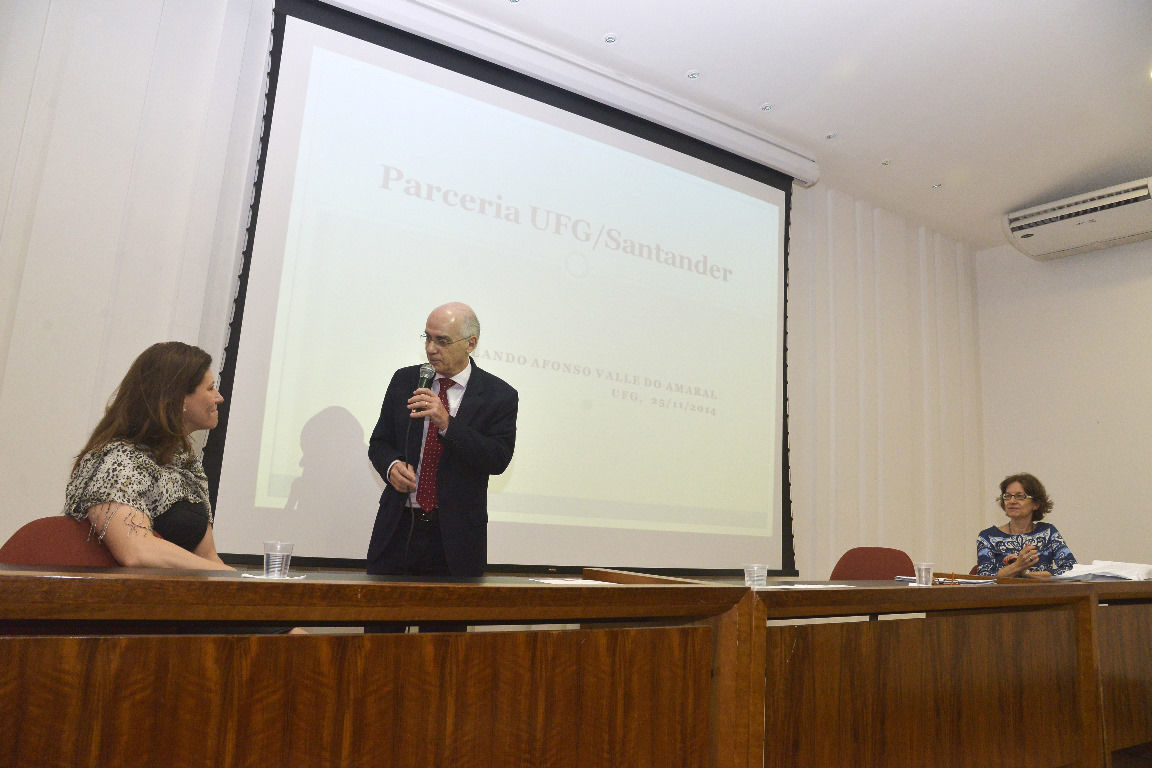 Entrega bolsas de curso de idiomas Santander Universidades