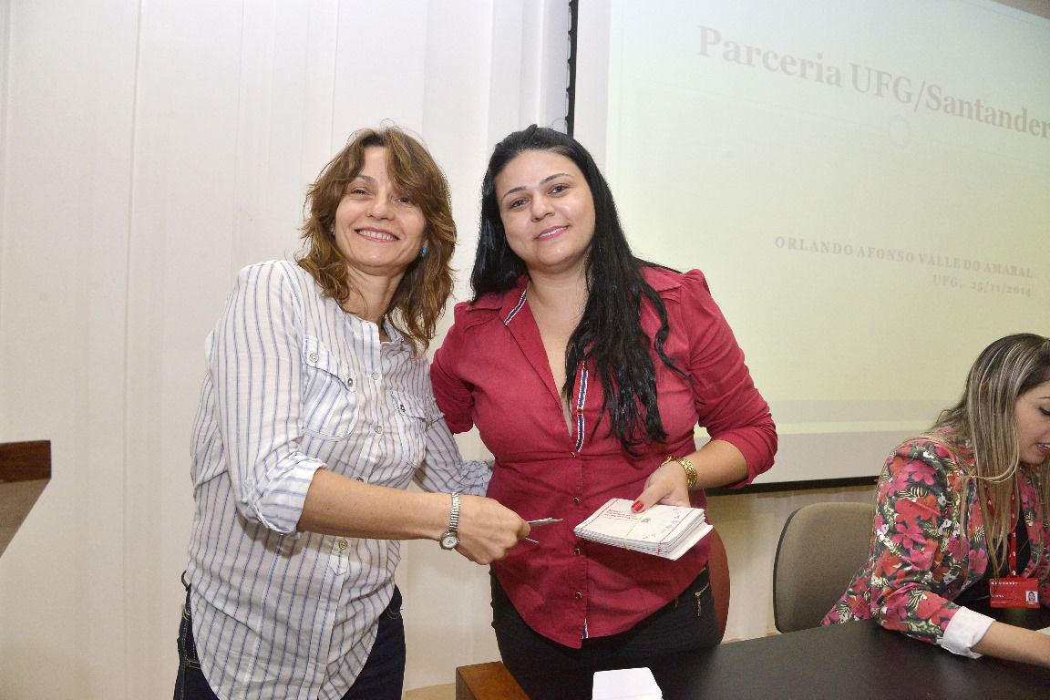 Entrega bolsas de curso de idiomas Santander Universidades