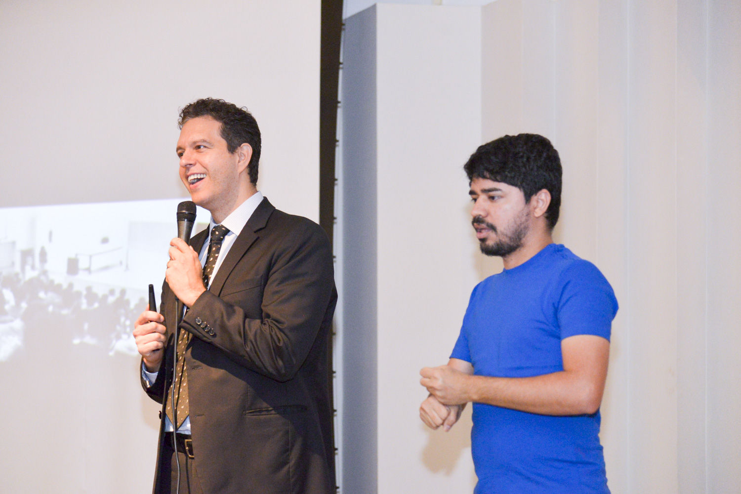 Professor explica dinâmicas criadas para melhoria do aprendizado.