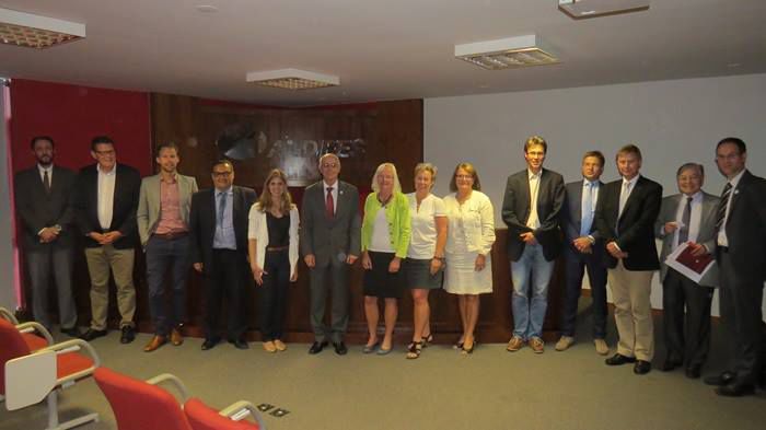 Comitiva em reunião na Andifes