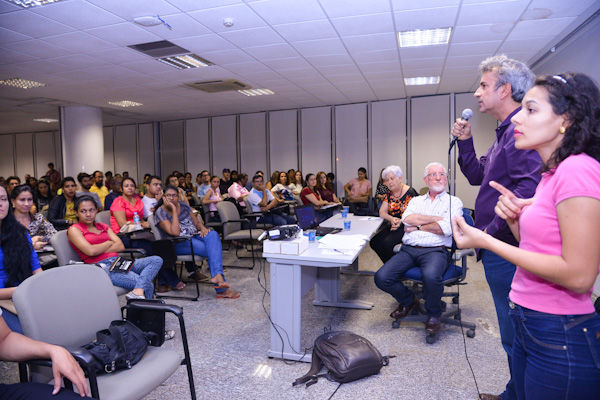 mesa-redonda Bem vindos