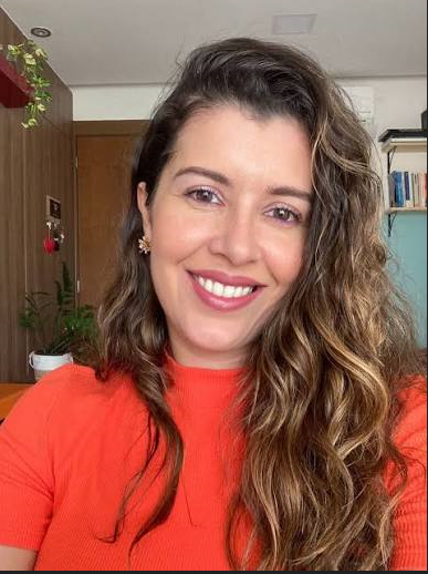 Profª Lívia Ferreira de Carvalho