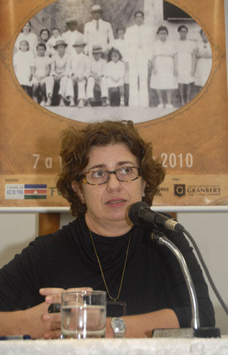 Profa. Letícia Julião