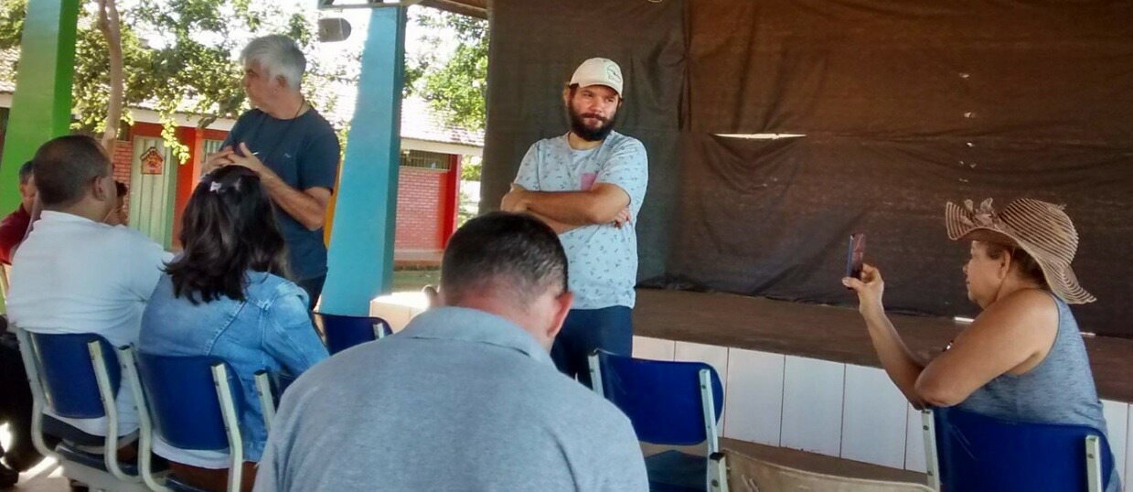 Alexandre e Marco Aurélio em roda de conversa com moradores da região Norte de Goiânia