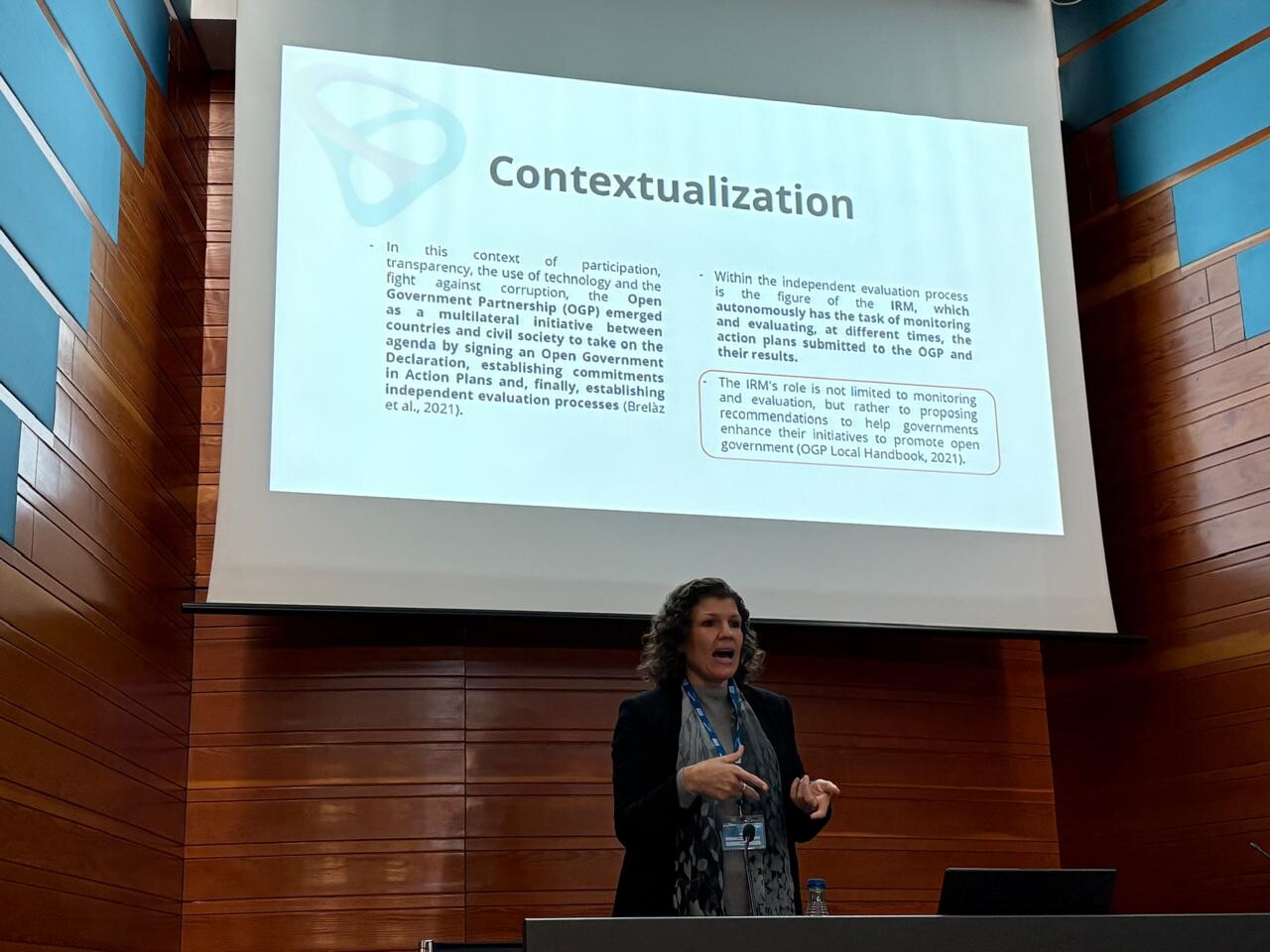 Profa. Daniela Rosim no segundo congresso internacional de estado aberto