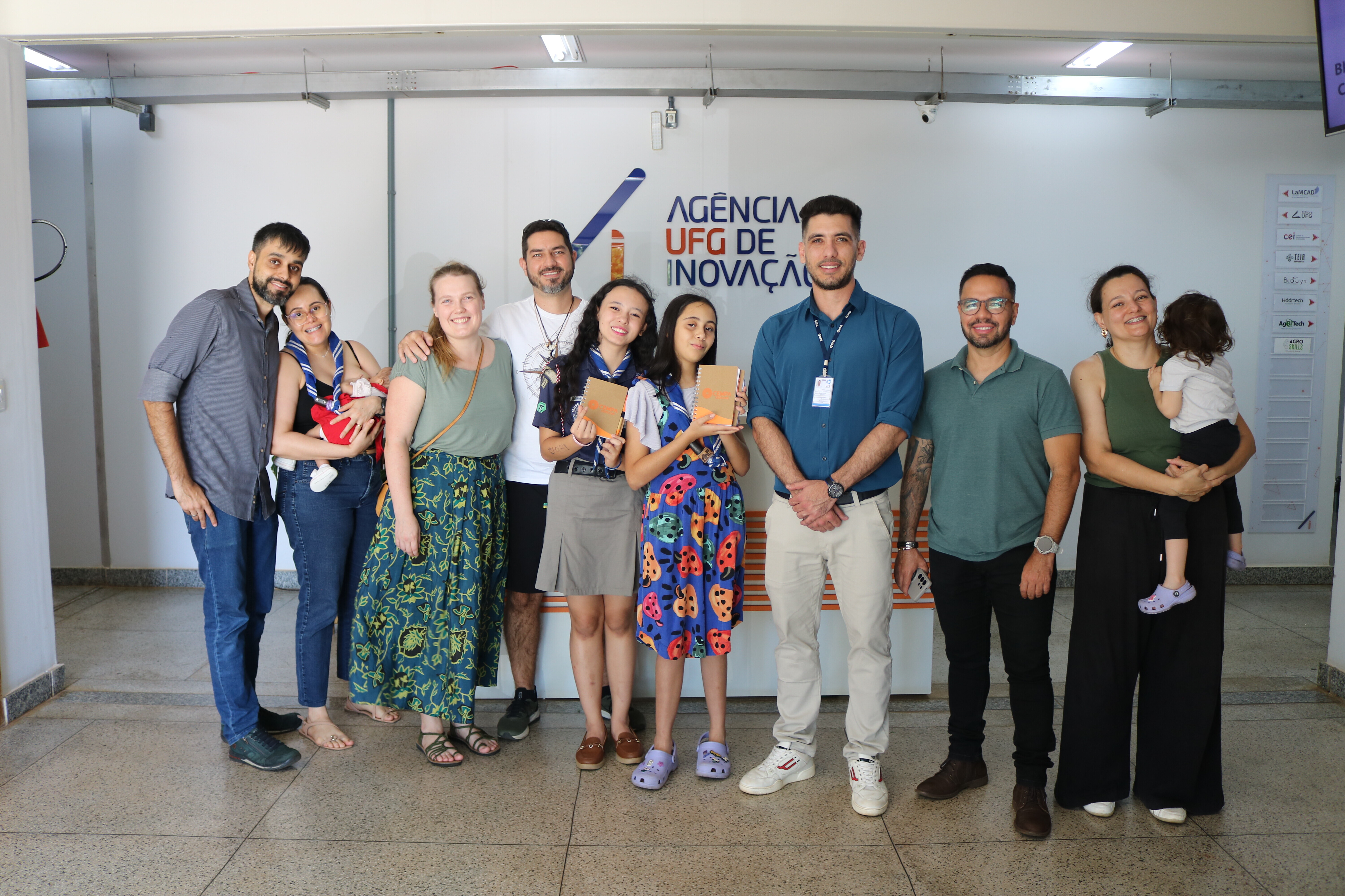 Escoteiras_visitam_LaMCADUFG_Cempa-Cerrado_01