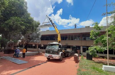 caminhao-guindaste-obras-fd-ufg