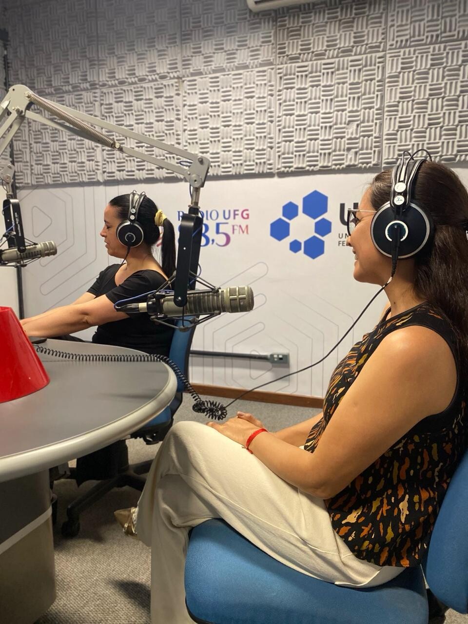Intercambistas Latinas sendo entrevistadas 