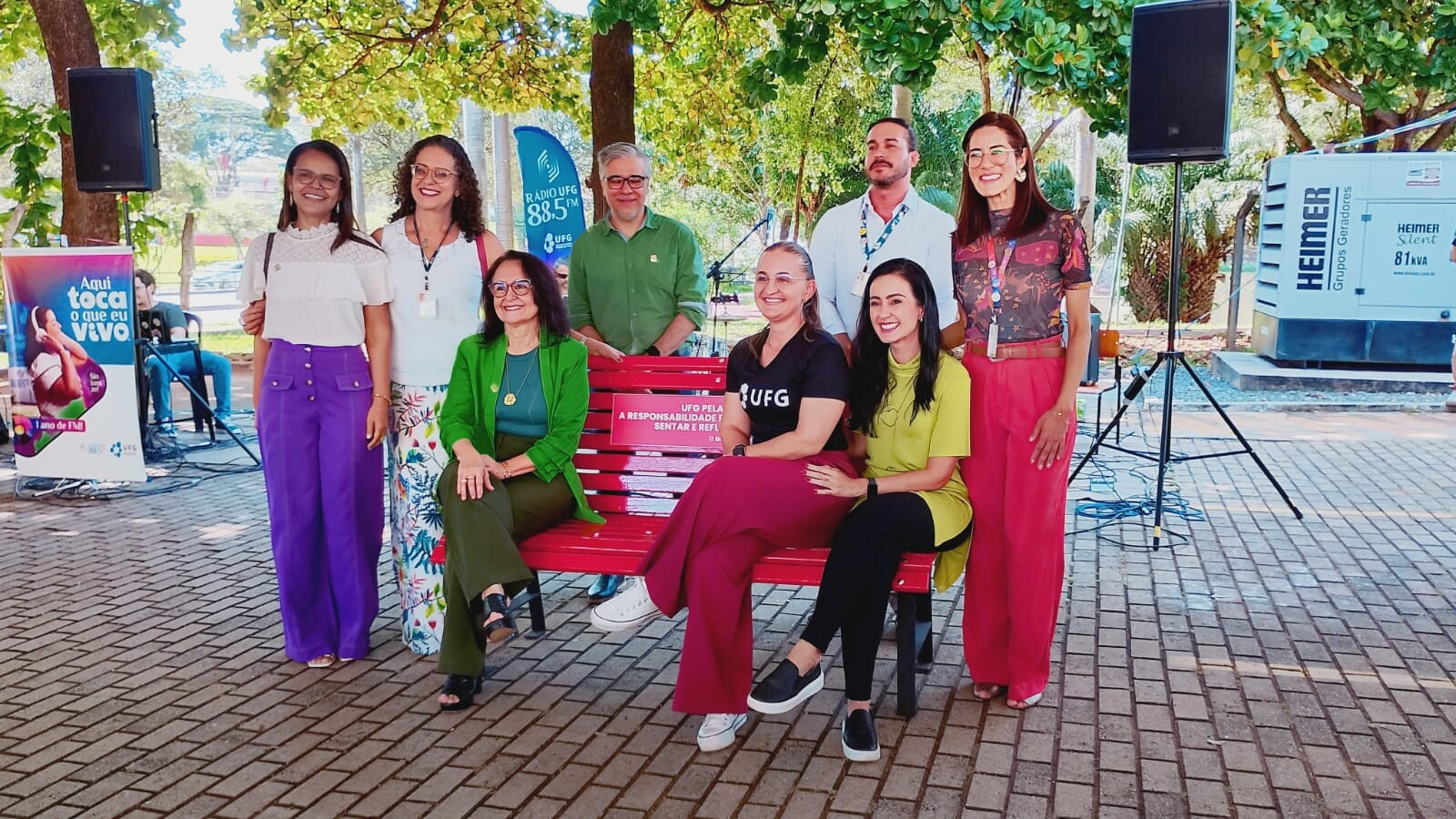 Banco vermelho da Rádio UFG