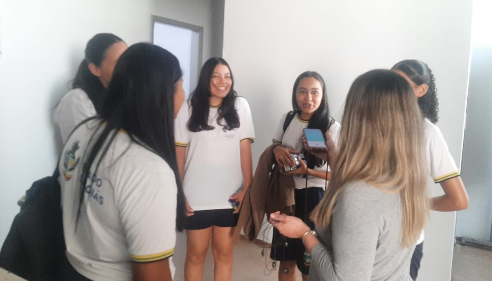 Estudantes falam com entusiasmo sobre passeio na Rádio UFG
