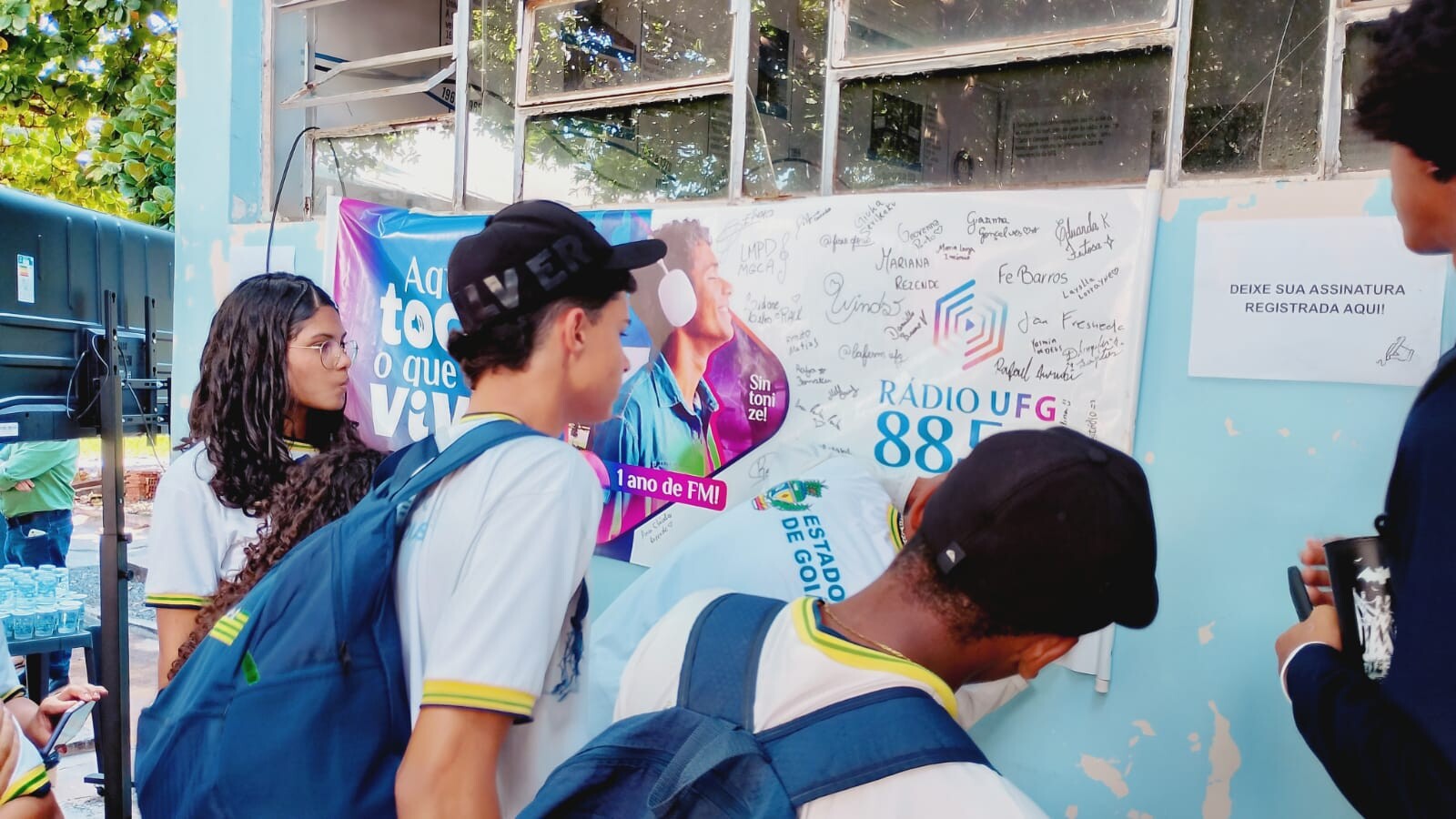 Estudantes conhecem instalações da Rádio UFG