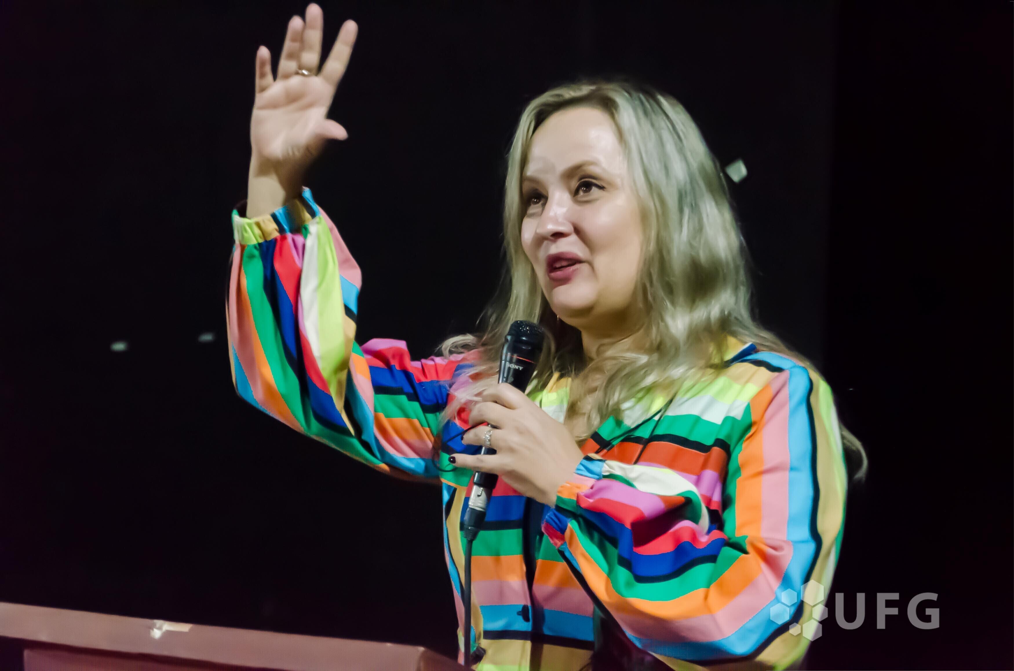 Vice-diretora da Escola de Música e Artes Cênicas, Flávia Cruvinel