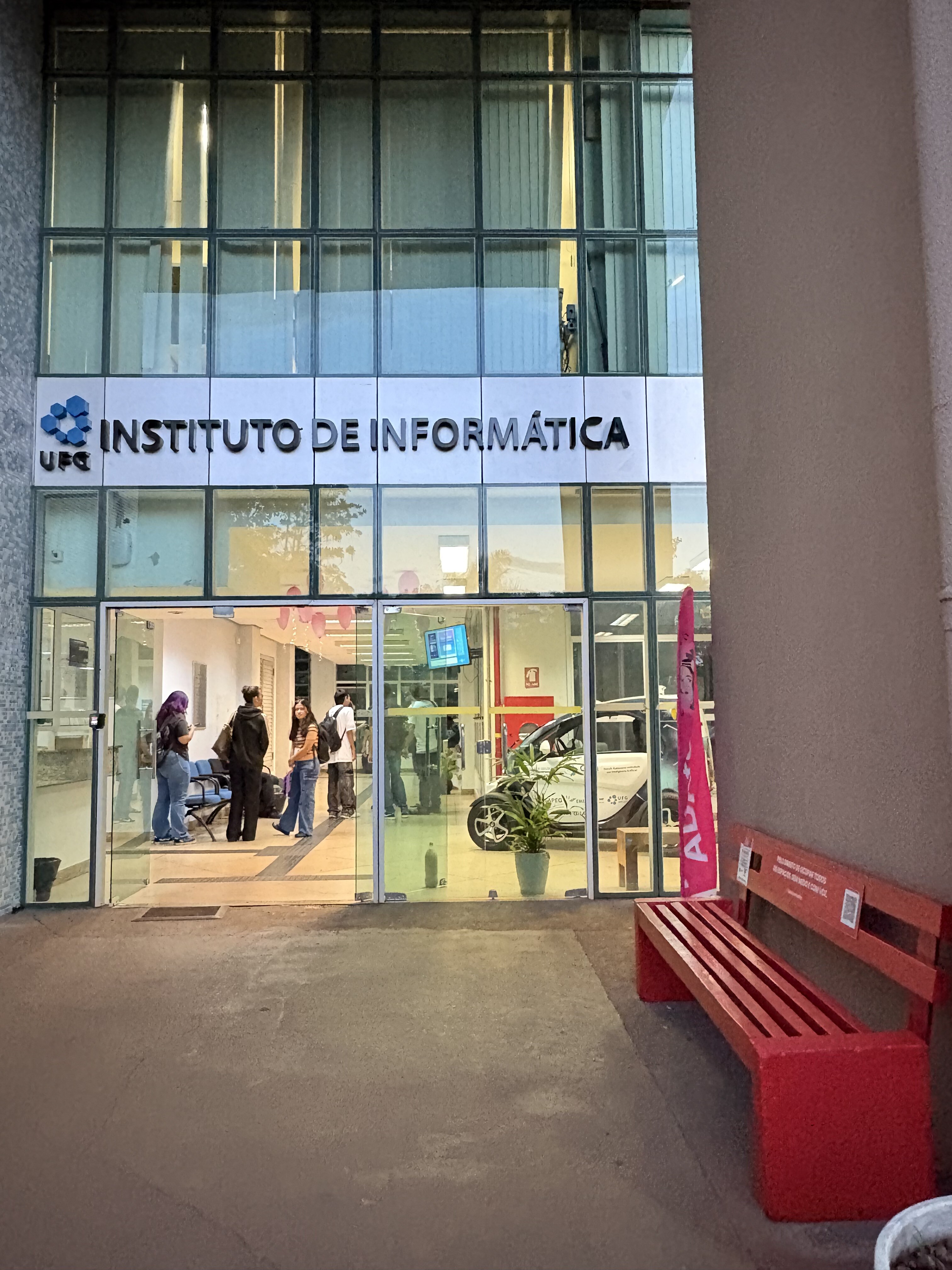  Banco Vermelho INF UFG 11.jpeg
