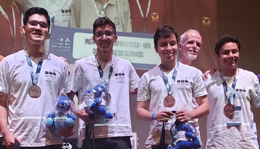 Equipe Delicinhas do Cerrado recebendo medalha de bronze em 2019