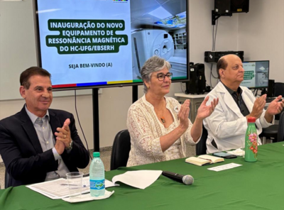 Mesa institucional da inauguração do novo aparelho de ressonância do HC