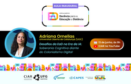 Imagem mostra detalhes de palestra de Adriana Ornellas (UOC), em abertura de especialização em Docência para a EaD 