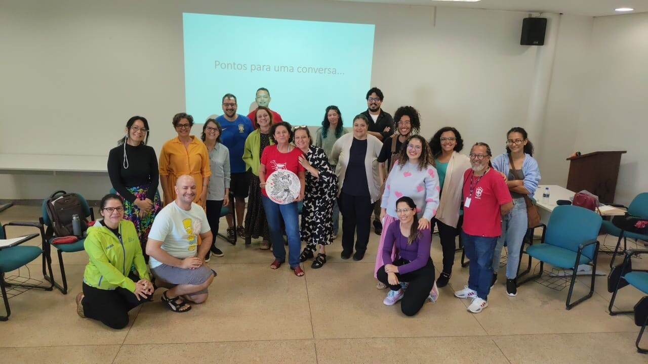 Imagem mostra encontro realizado pelo curso de Artes Visuais EaD em junho de 2026